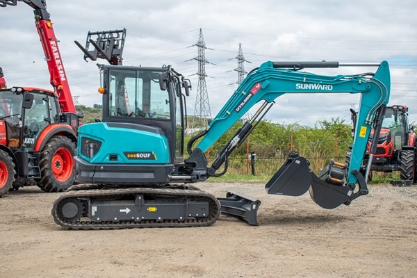 Midiexcavator SUNWARD SWE 60 UF de vanzare